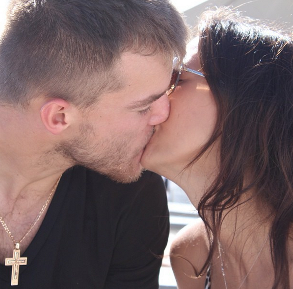 名将俘获乌克兰美女！身材性感