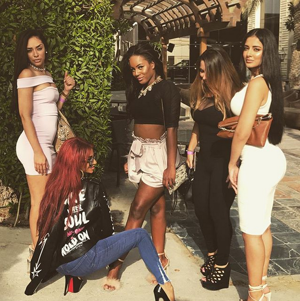 名将女友魔鬼身材 神似卡戴珊