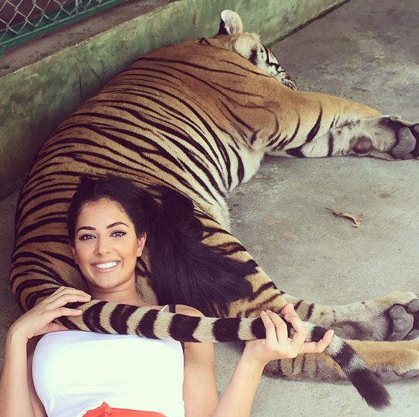 名将女友魔鬼身材 神似卡戴珊