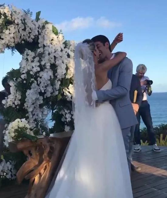 卡卡大婚！迎娶小12岁女友