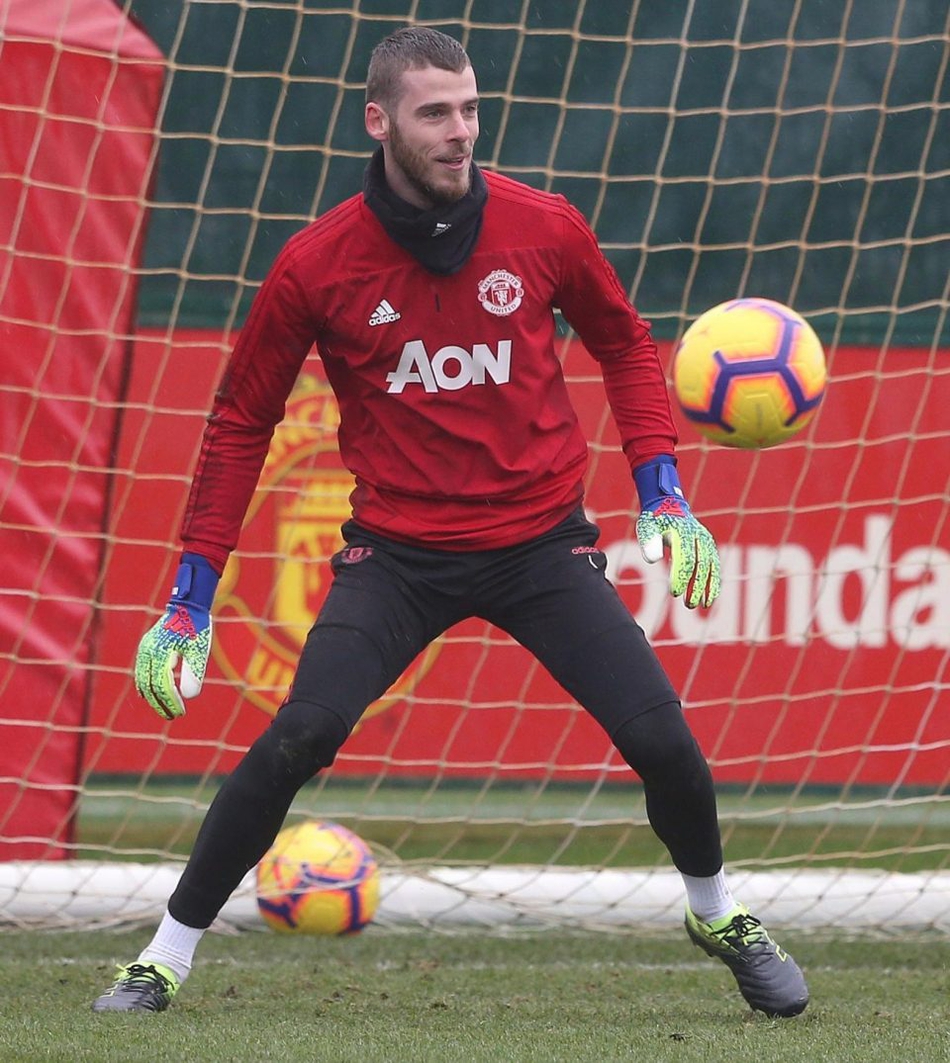 曼联训练场氛围欢乐 桑切斯狂嗨