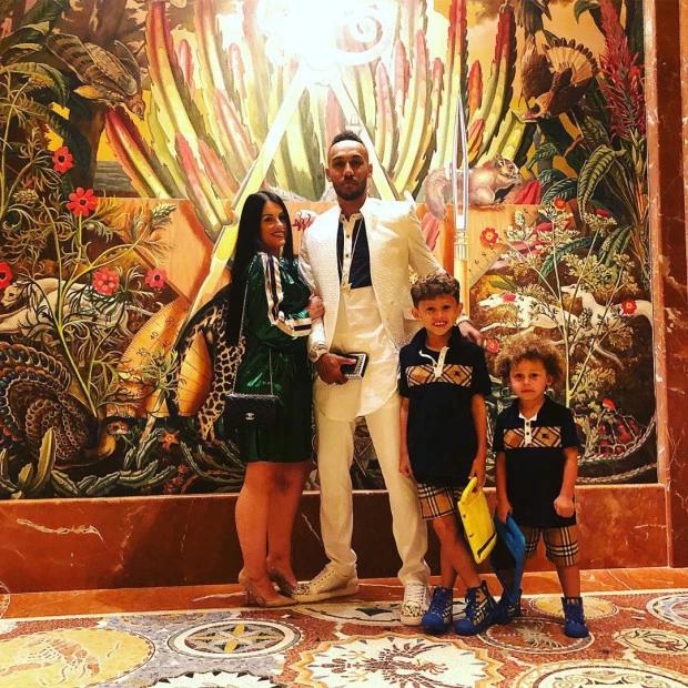 奥巴梅扬迈阿密海滩庆30岁生日