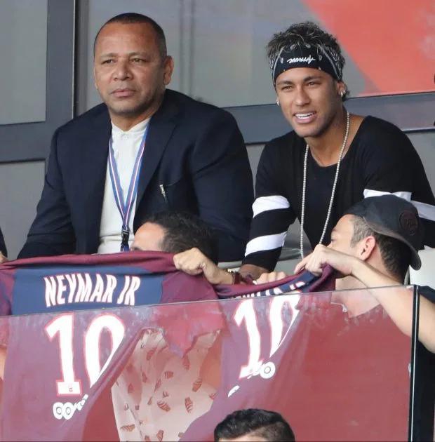 内马尔助理月薪9万！陪玩陪吃