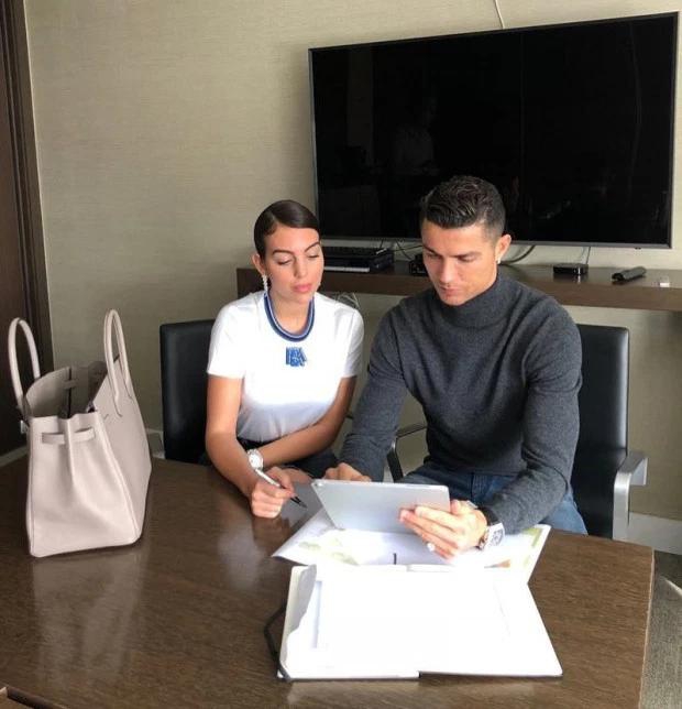 奢华！揭秘C罗都灵山景别墅