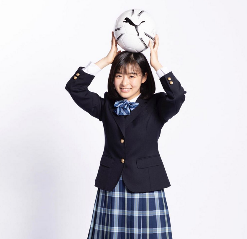 日本18岁美女当上足球应援经理