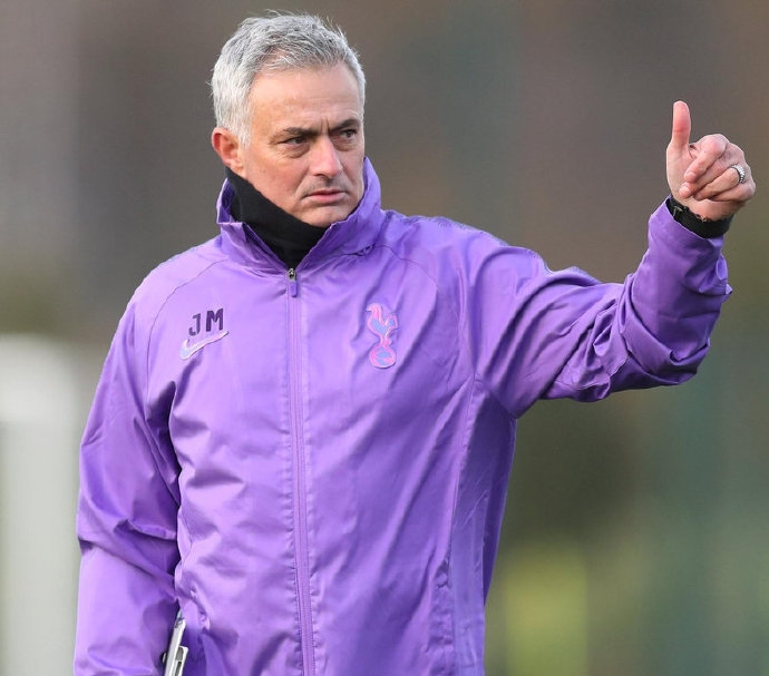 穆里尼奥意气风发！带热刺训练