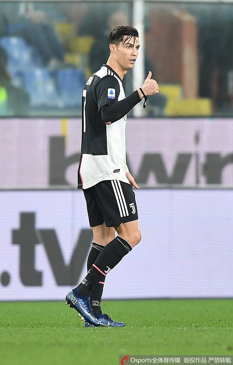 C罗神级头球！2.5米高空反物理