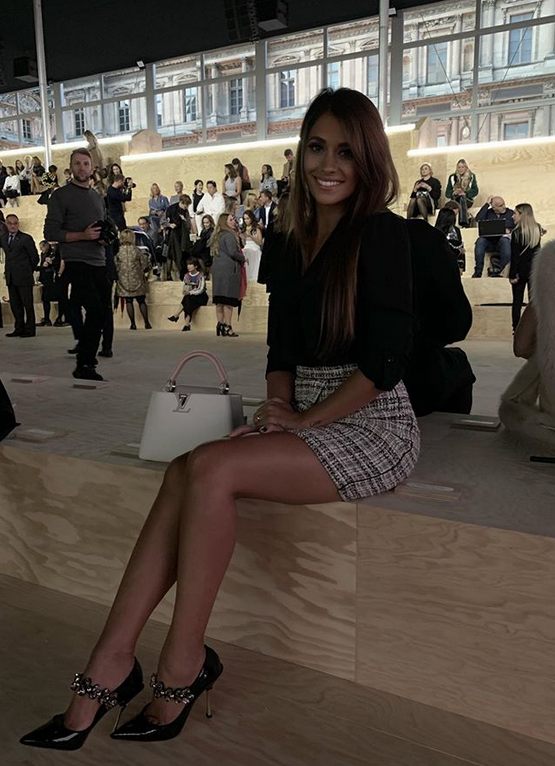 梅西娇妻INS画风！纯美如少女