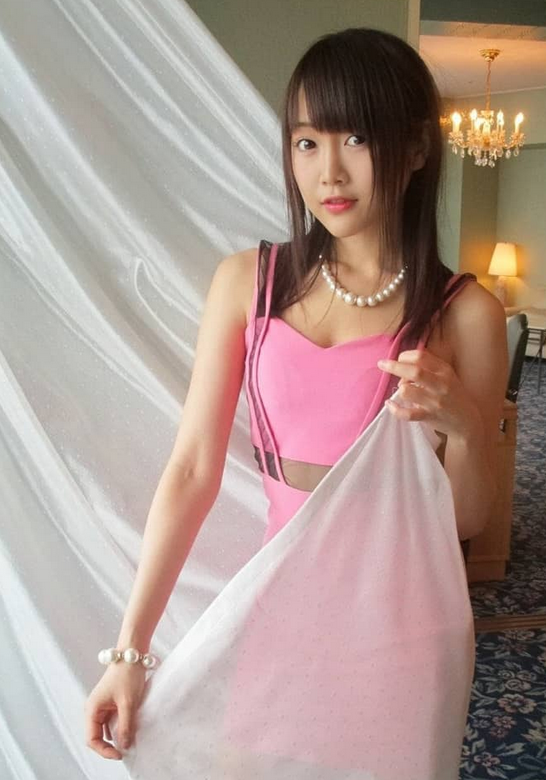 利物浦红星带红日本可爱美女