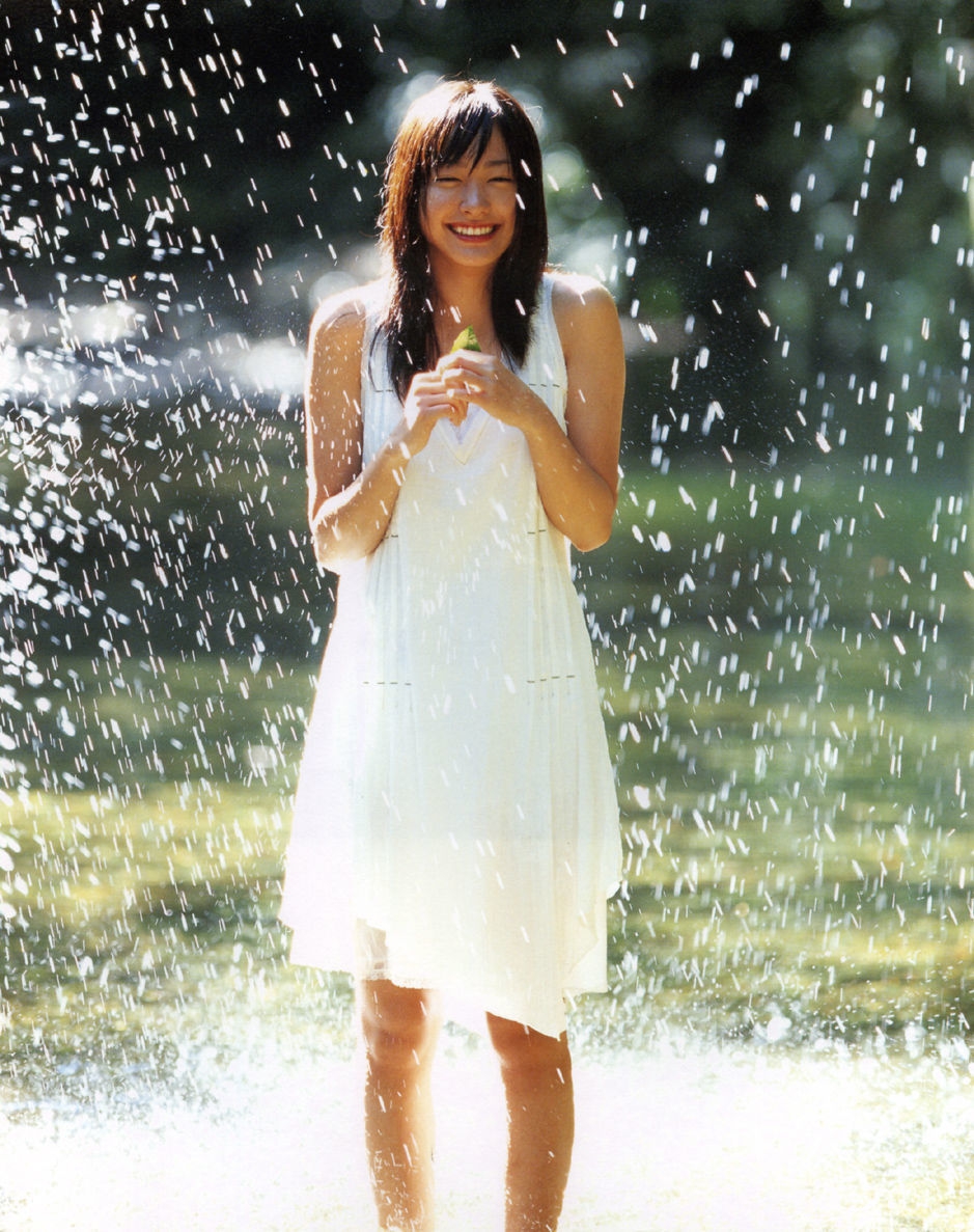 日本美女助力足球！甜美可人