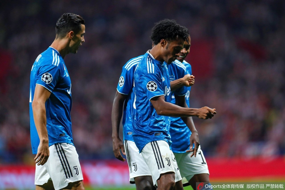 尤文悍将庆祝太骚气 C罗看呆了