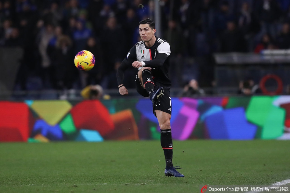 C罗神级头球！2.5米高空反物理