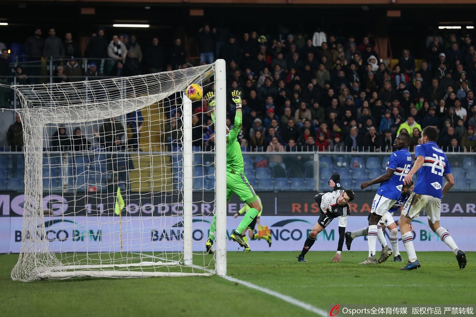 C罗神级头球！2.5米高空反物理