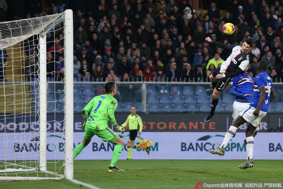 C罗神级头球！2.5米高空反物理