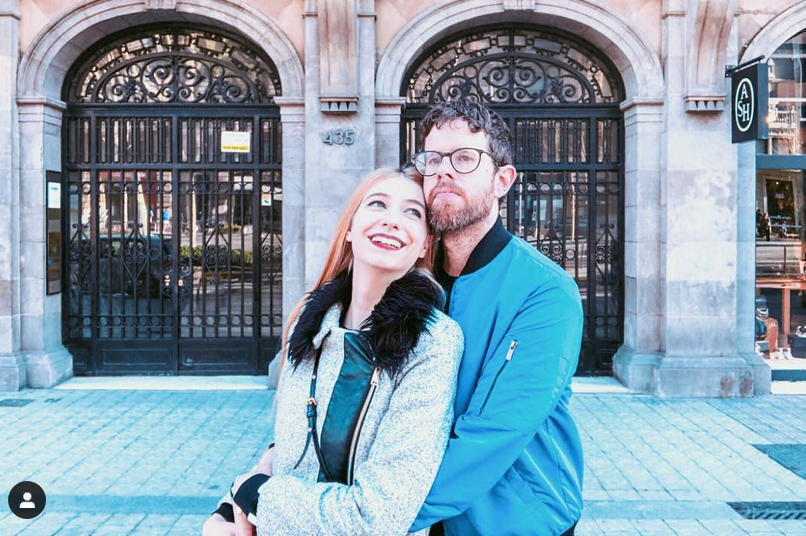 巴萨美女主持人！颜值身材不俗