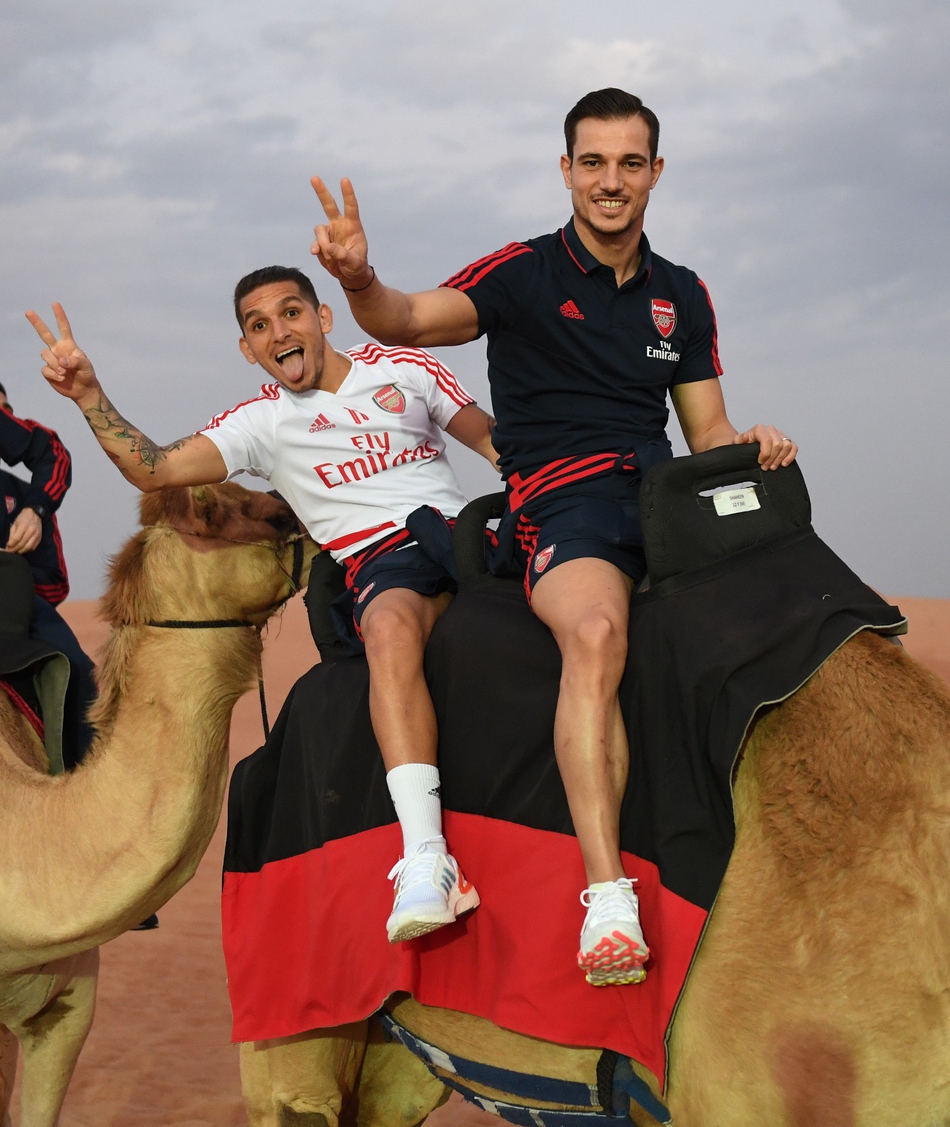 阿森纳沙漠团建！一起骑骆驼