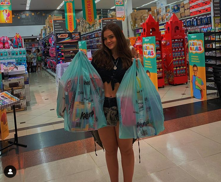 英超名将恋萝莉!女友年仅15岁