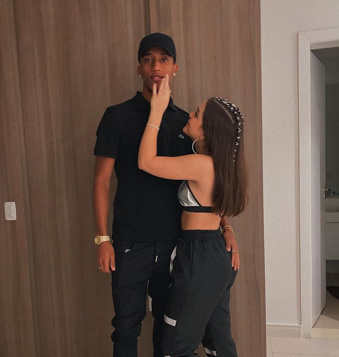 英超名将恋萝莉!女友年仅15岁