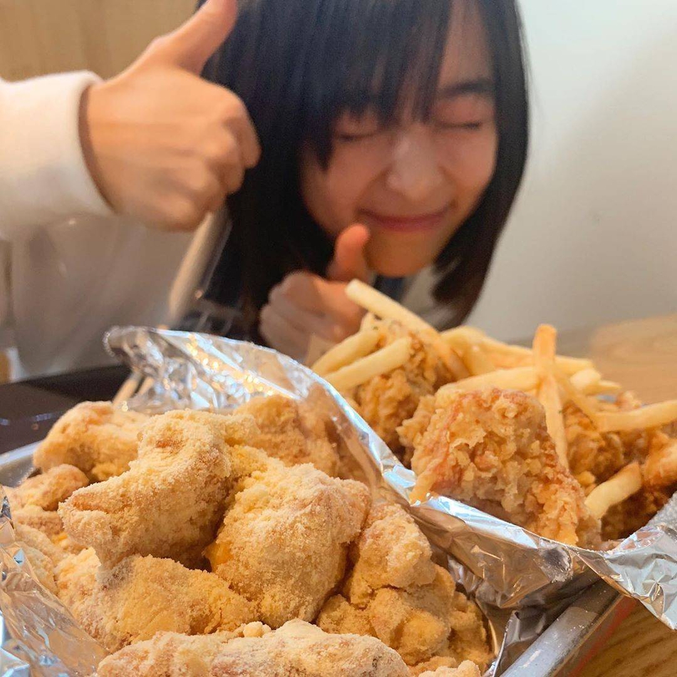 日本18岁美女当上足球应援经理