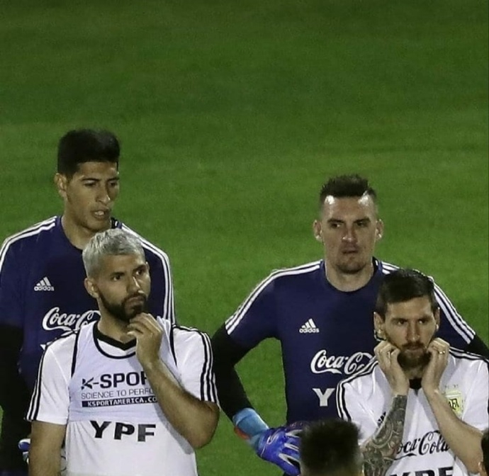 阿根廷训练！梅西阿圭罗玩嗨