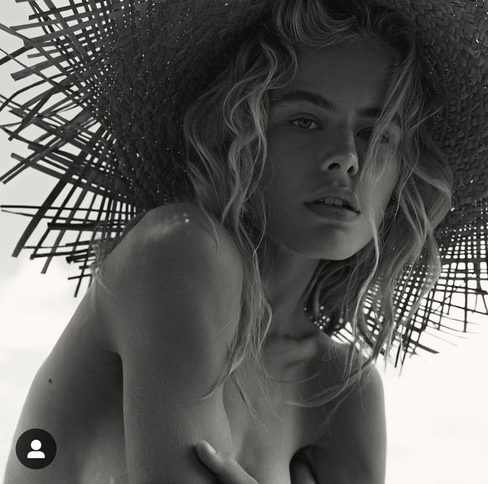 贫乳美女！名将女友别有风情