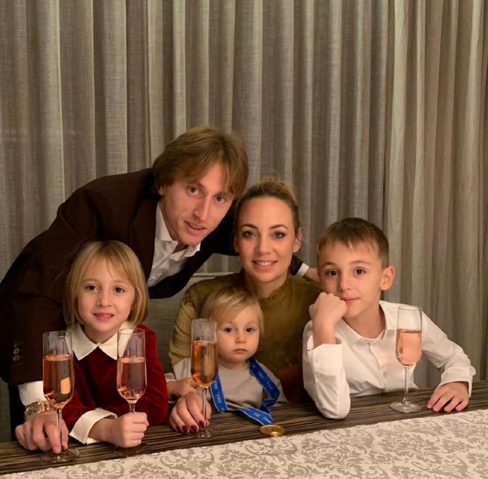 人生赢家！皇马巨星拥可爱三孩