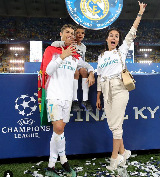 看总裁C罗咋带娃！霸道又温暖