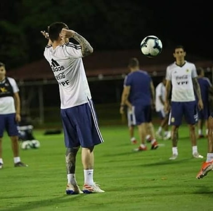 阿根廷训练！梅西阿圭罗玩嗨