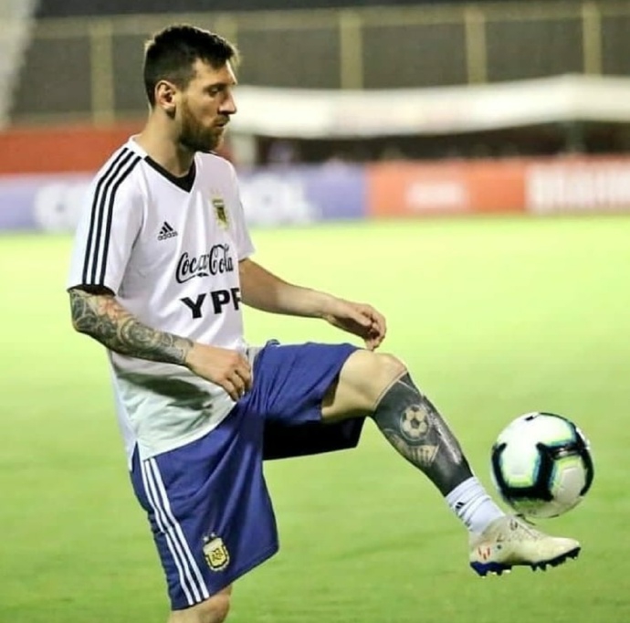 阿根廷训练！梅西阿圭罗玩嗨