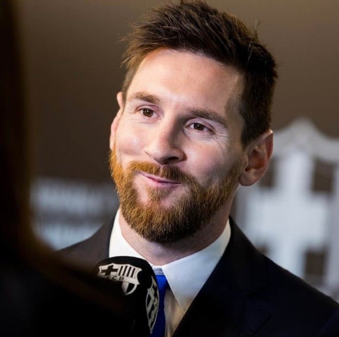 帅！梅西10张适合当头像的照片