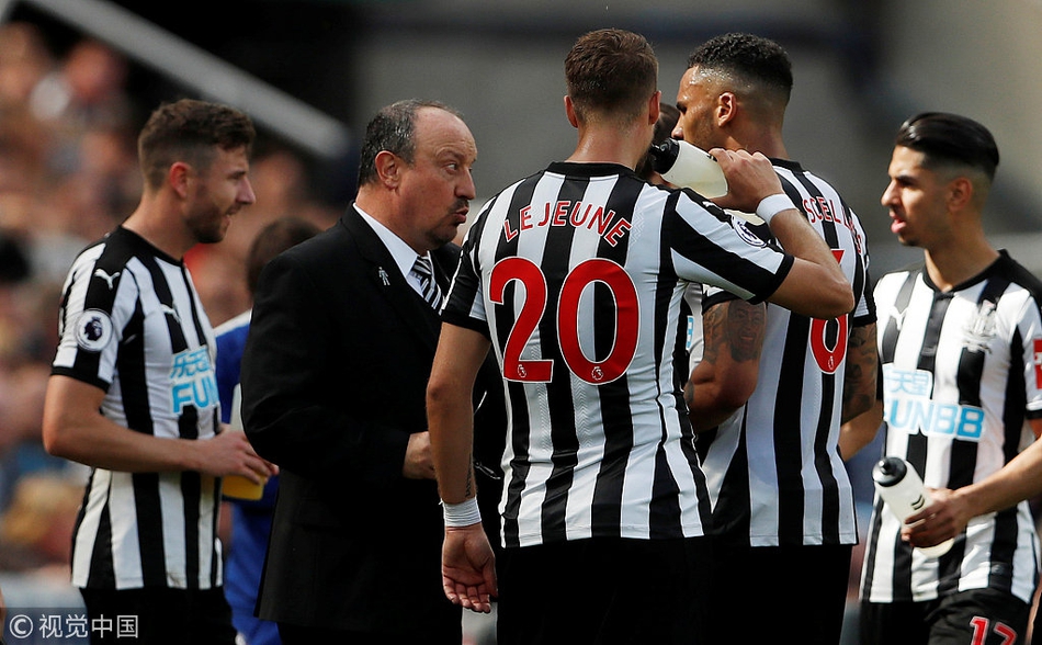 贝尼特斯指挥比赛