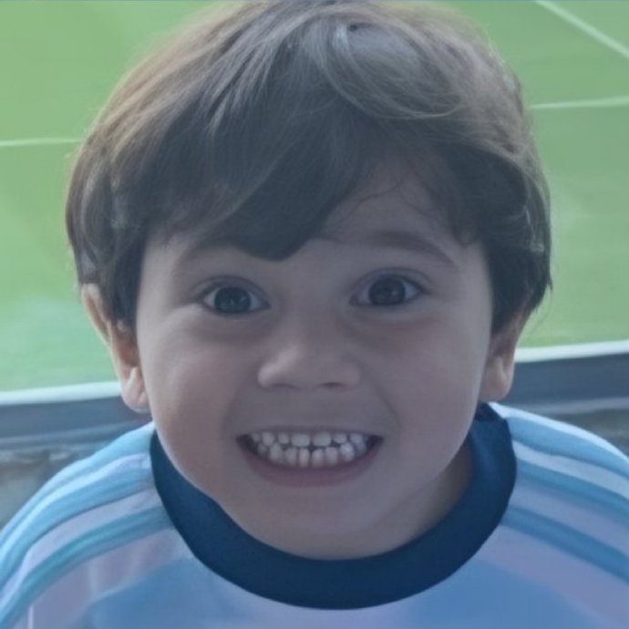 梅西儿子表情包 酷似马拉多纳