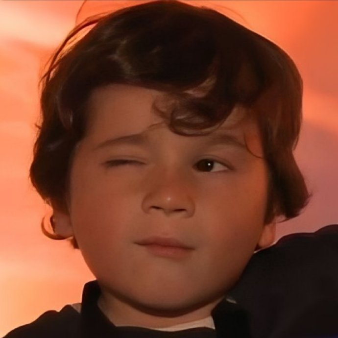 梅西儿子表情包 酷似马拉多纳