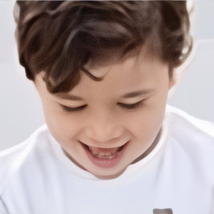 梅西儿子表情包 酷似马拉多纳