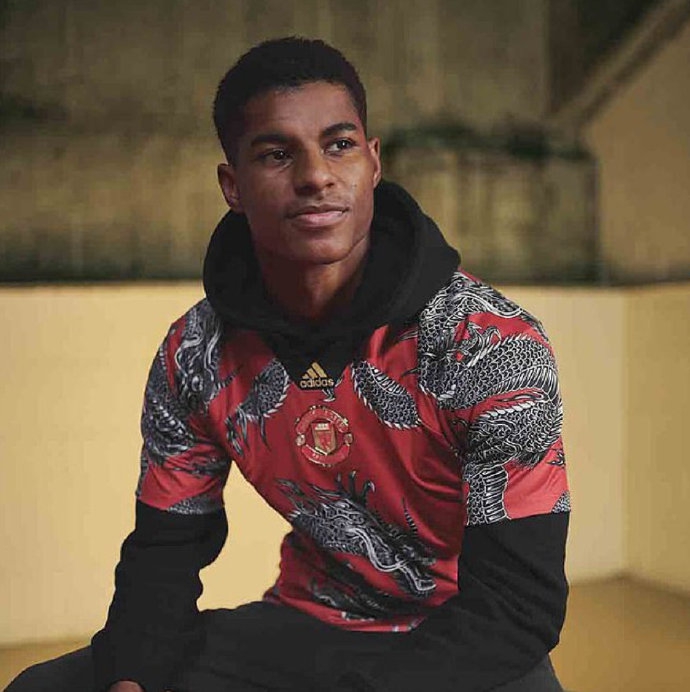 曼联推龙袍版球衣！浓浓中国风