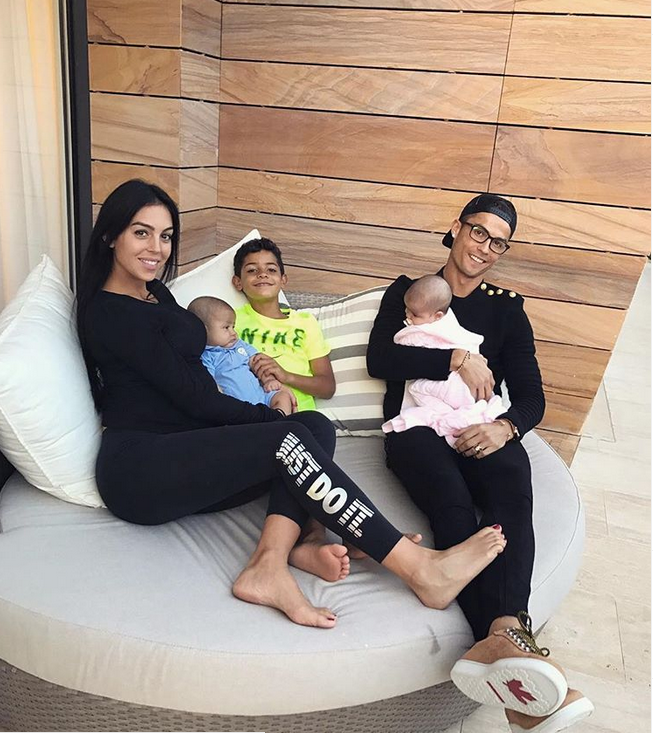 看总裁C罗咋带娃！霸道又温暖