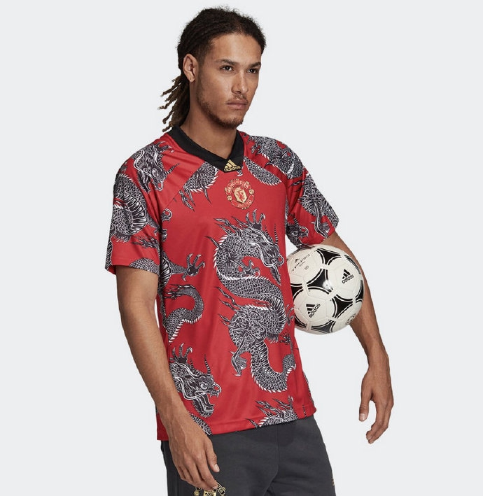 曼联推龙袍版球衣！浓浓中国风