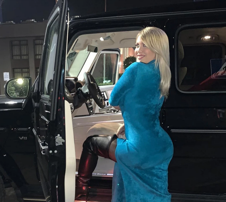 旺达发半裸照！性感柔美太撩人