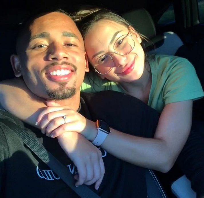 名将拥火辣女友!母亲不许过夜