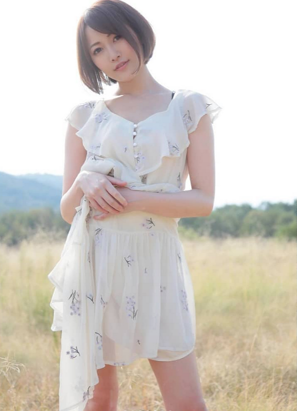 利物浦红星带红日本可爱美女