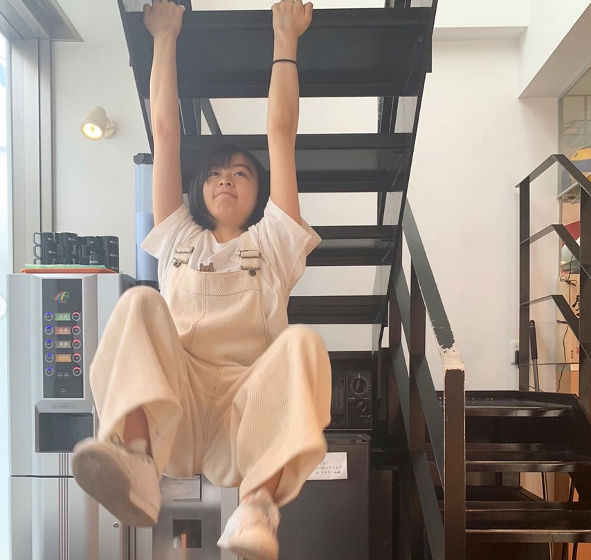 日本18岁美女当上足球应援经理