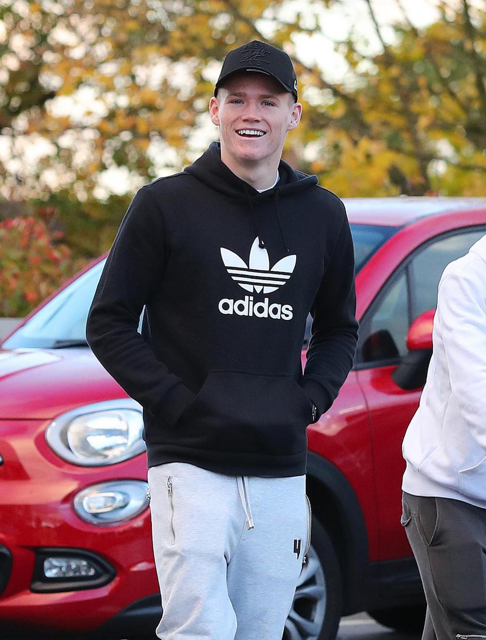 桑切斯豪车逛超市 拎袋大采购