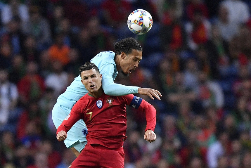 得票一览！梅西C罗国足队长投谁