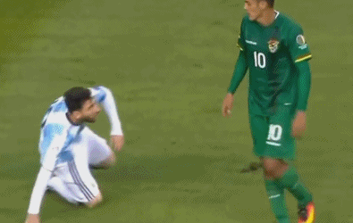 看发怒的梅西 如何硬刚对手！