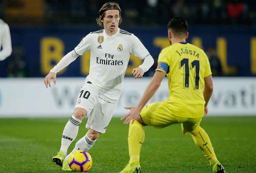 得票一览！梅西C罗国足队长投谁