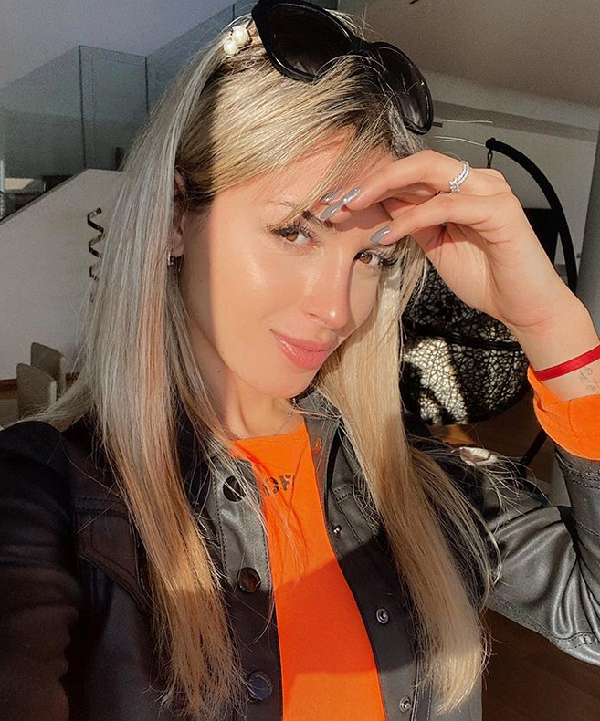 国米红星约会！女友比基尼抢眼