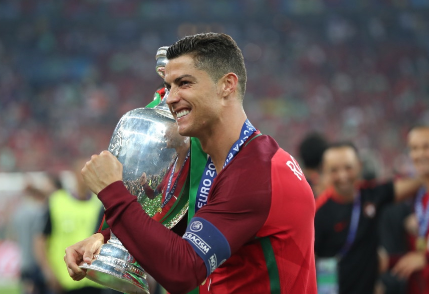 得票一览！梅西C罗国足队长投谁