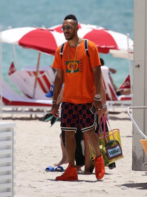 奥巴梅扬迈阿密海滩庆30岁生日