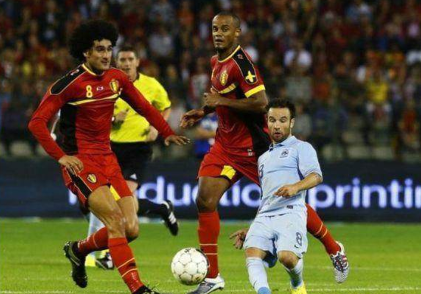 足坛最萌身高差！梅西伊布神图