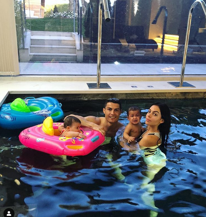 看总裁C罗咋带娃！霸道又温暖